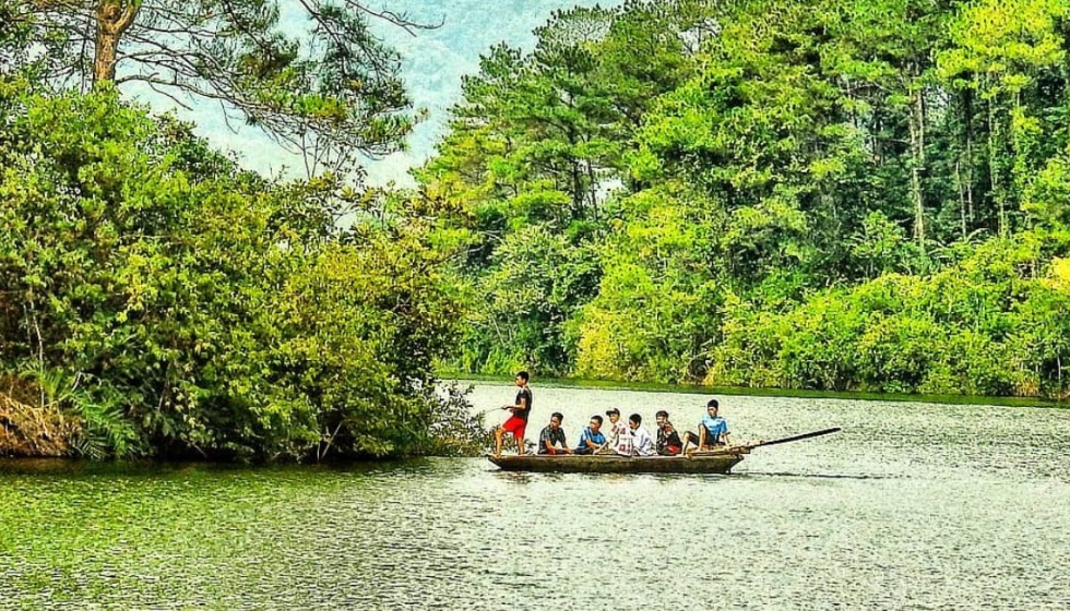Hồ Khuôn Thần
