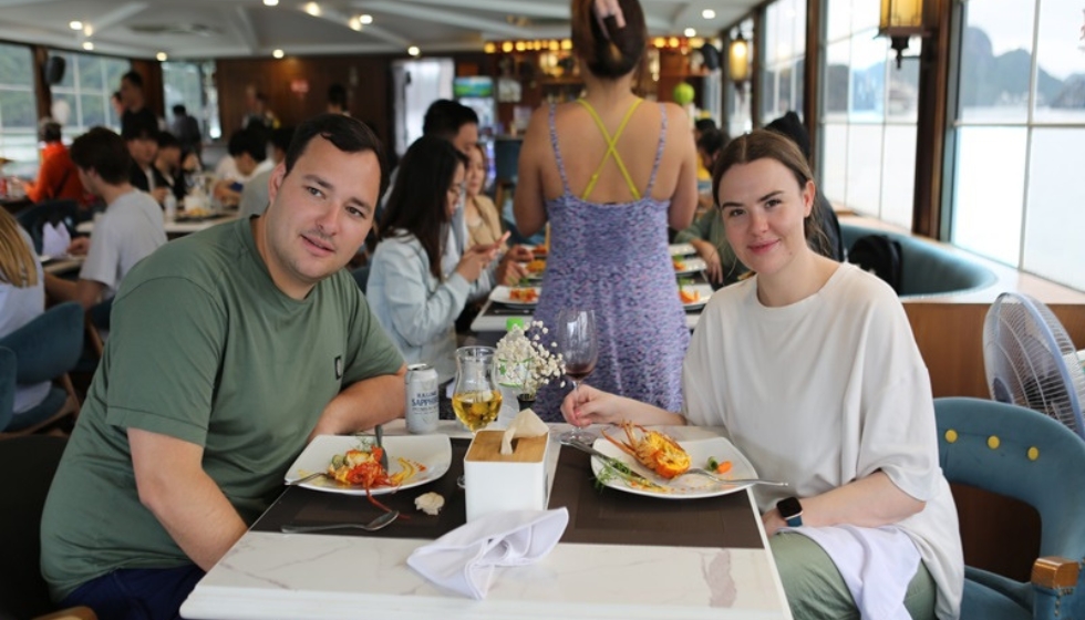 Du thuyền Catamaran cruise 1 ngày