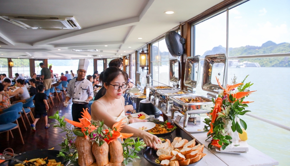 Du thuyền Catamaran cruise 1 ngày