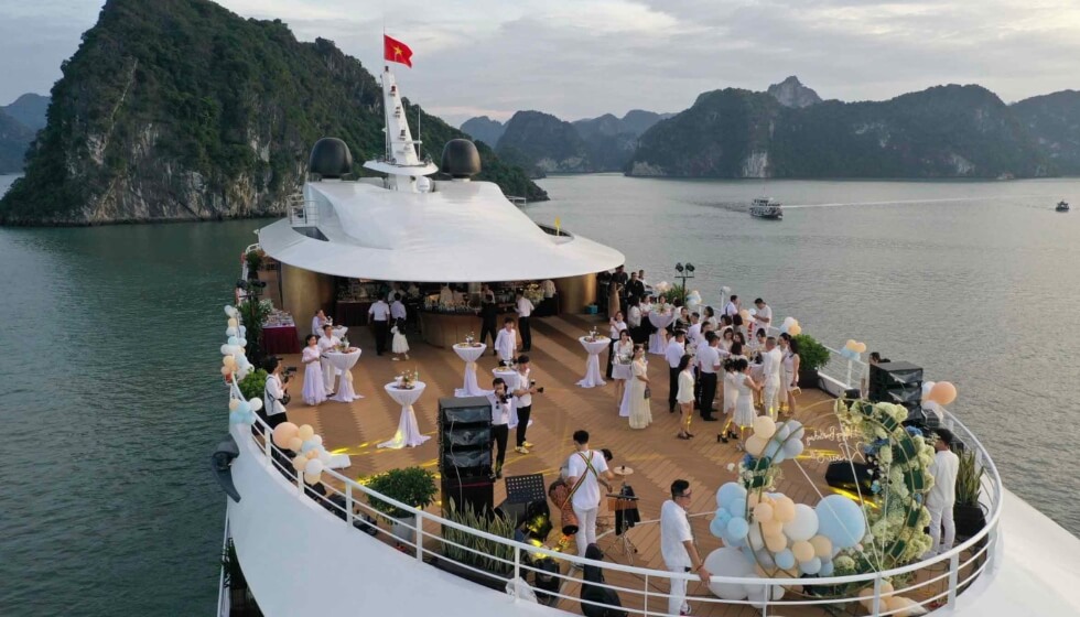 Du thuyền Sea STAR cruise