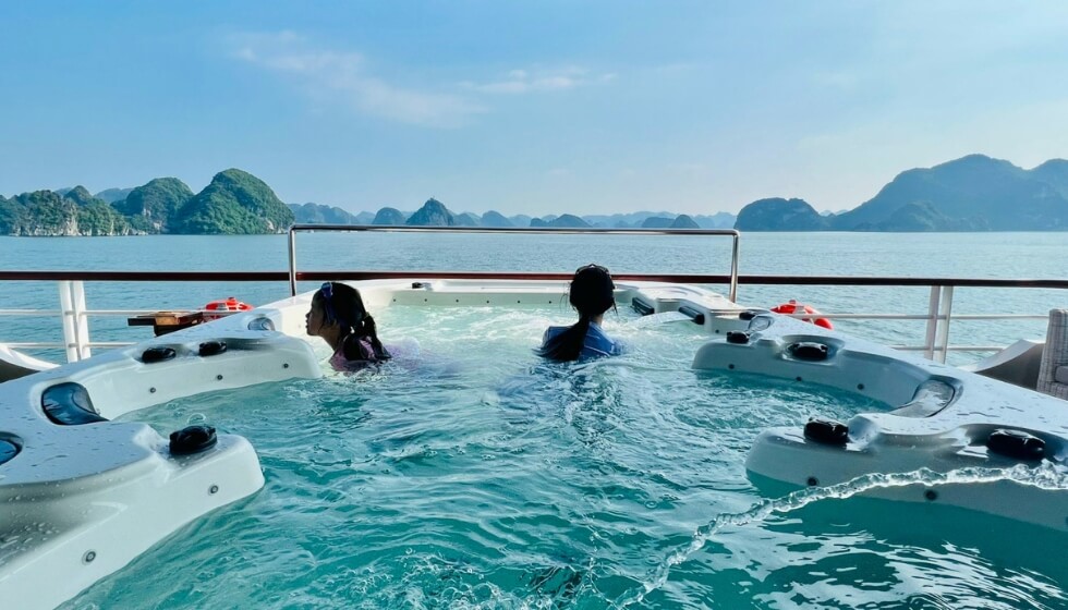 Du thuyền IRIS Cruise Hạ Long